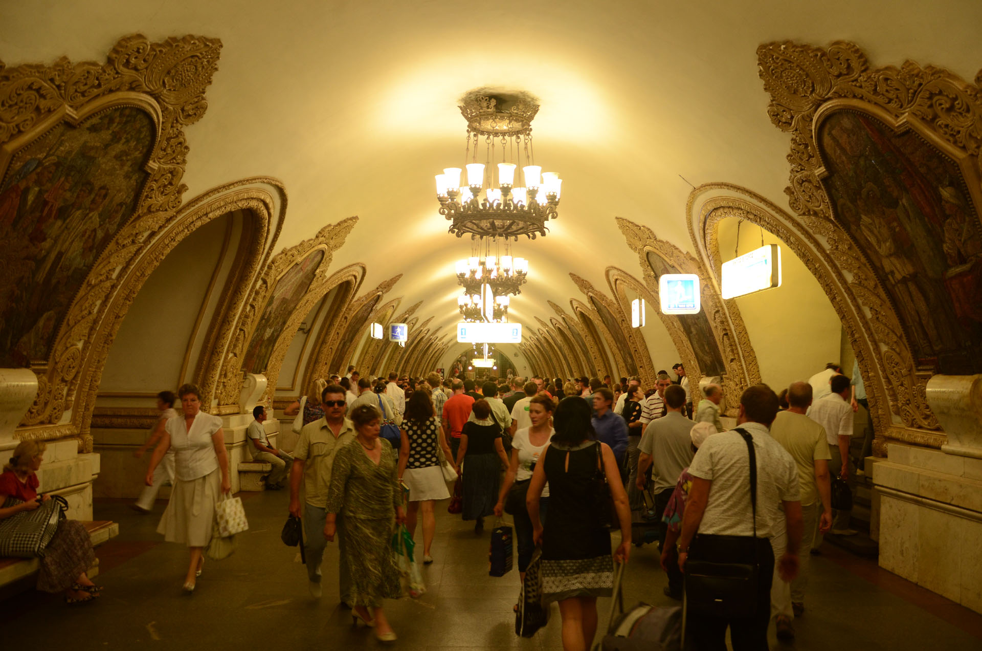 Kiyevskaya Metro Station