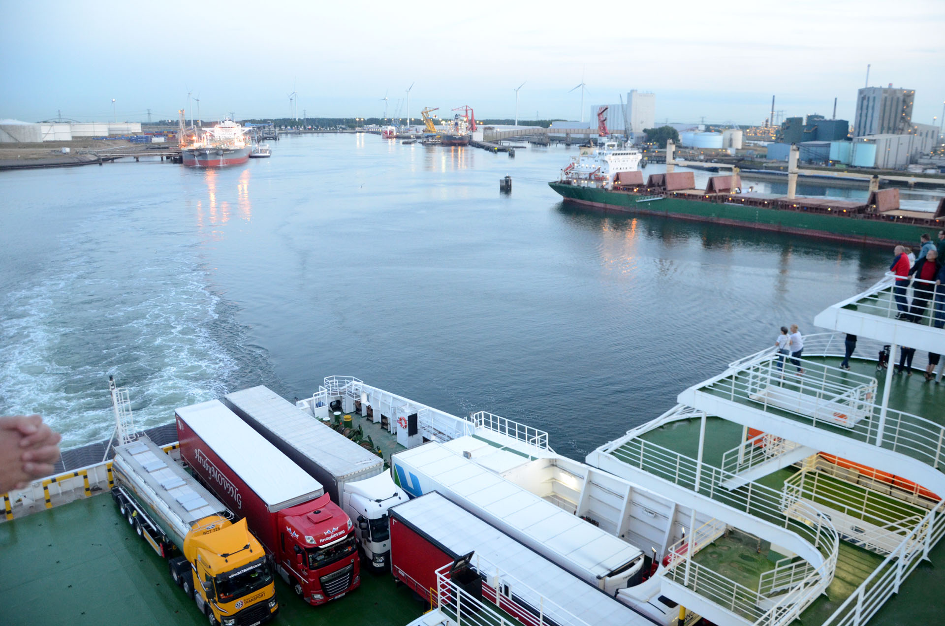 Rotterdam - Hull boat
